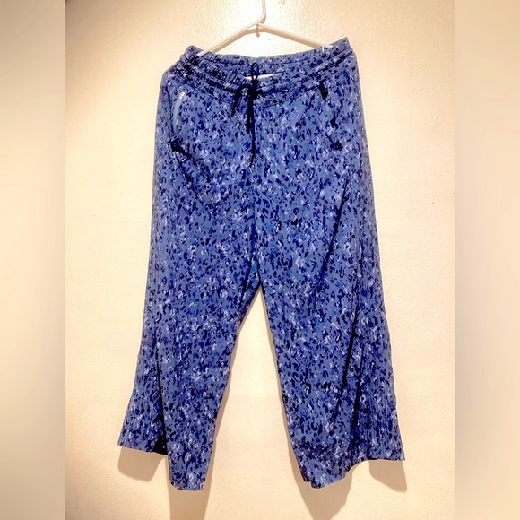 Athleta Wide Leg Crop Camo Pants Blue Grey Black - Picture 1 of 4